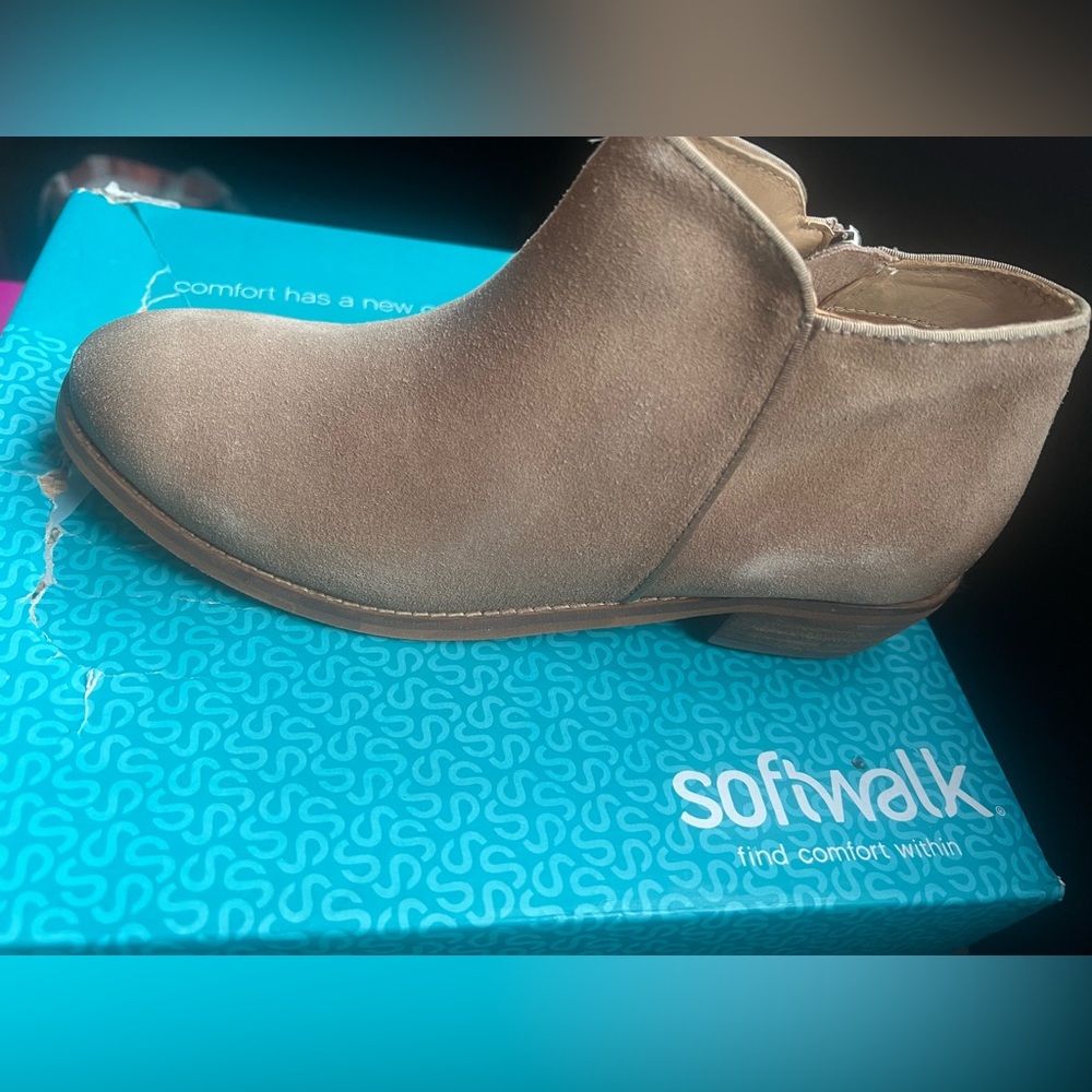 Softwalk Roklin 2.0 Women's Suede Ankle Boot - Taupe